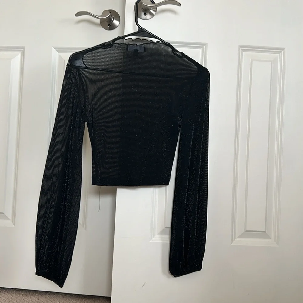 Lulu’s Mesh Top - Picture 3 of 3